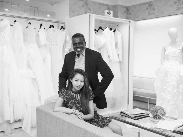 Ngắm váy cưới của nhà thiết kế Việt tại tiệm đồ cưới nổi tiếng ở New York