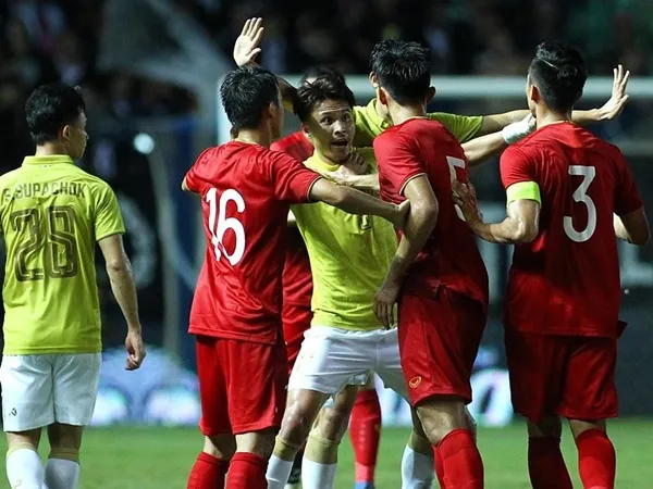 Thitipan - kẻ tấn công Văn Hậu và cú đấm của người Thái
