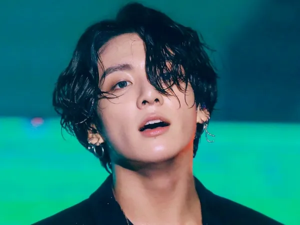 Kỳ nghỉ dài vừa kết thúc, Jungkook (BTS) lộ ảnh làm bùng nổ tin đồn hẹn hò