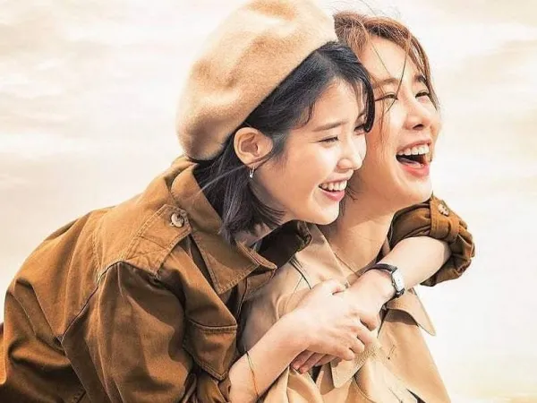 Dù không được nhờ, IU vẫn sẵn sàng hát mừng hôn lễ quản lý của Yoo In Na