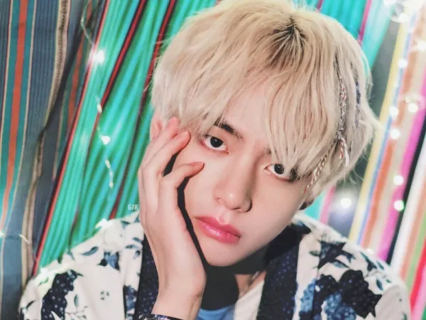 Chỉ trong một tuần làm “cháy hàng” ba món đồ, ai chơi lại được V (BTS)?