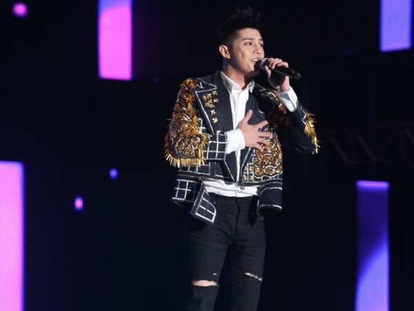 Noo Phước Thịnh là ca sĩ Việt đầu tiên xuất hiện trên sân khấu 25.000 khán giả của Hàn Quốc