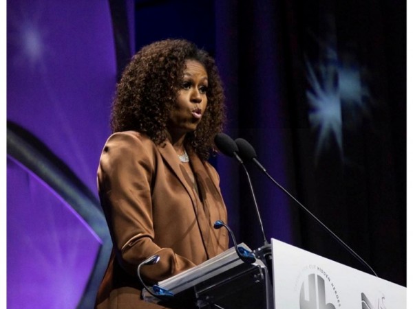 "Biểu tượng nữ quyền" Michelle Obama chọn lựa thiết kế của Công Trí xuất hiện tại sự kiện đặc biệt