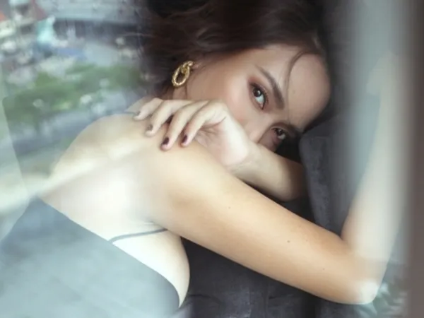 Ái Phương ngày càng nhuận sắc trong bộ ảnh mừng tuổi mới, thẳng thắn hồi đáp "bao giờ lấy chồng"