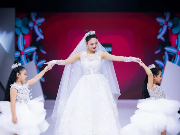 Minh Hằng, Tiểu Vy hoá thân thành công chúa diễn cùng mẫu nhí