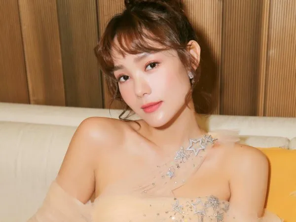 Minh Hằng vinh dự trở thành nghệ sĩ nước ngoài thứ 2 nhận giải "Mai Vàng" của Hàn Quốc