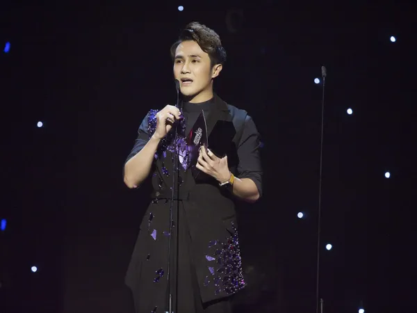 Huỳnh Lập đoạt giải truyền cảm hứng tại lễ trao giải "Metub WebTVAsia Awards 2019"