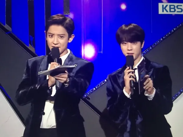 Cứ đến cuối năm, thuyền Chanyeol - Jin lại được dân tình lôi ra đẩy miệt mài