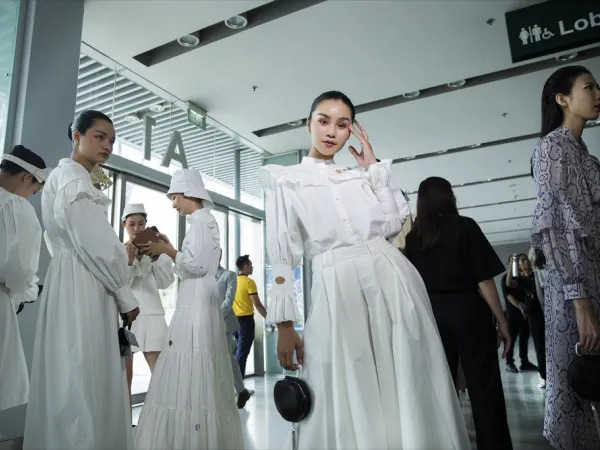 Đêm diễn thời trang "Cục Im Lặng" của NTK Công Trí kết lại một năm 2019 viên mãn