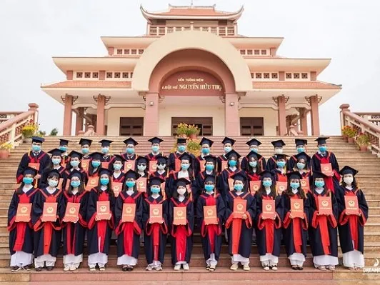 Chụp kỷ yếu giữa mùa dịch corona, lớp học nảy ra sáng kiến "độc" khiến dân mạng thích thú