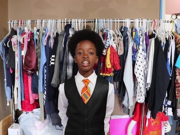 Cậu bé 11 tuổi được gọi là “người hùng” vì một sứ mệnh giúp đỡ cộng đồng