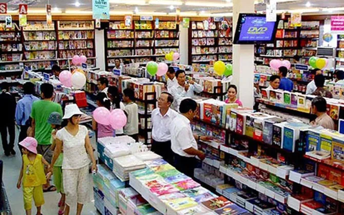 Fahasa khuyến mãi lên tới 50% nhân dịp khai trương nhà sách lớn nhất
